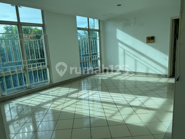 Apartemen 3 Kamar Rapi Siap Huni Letak Strategis Banting Harga Apartemen 3 Kamar Rapi Siap Huni Letak Strategis Banting Harga
