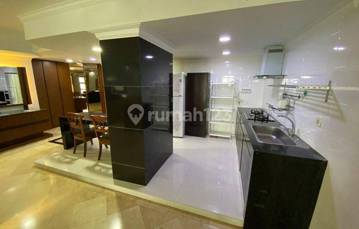 Dijual Apartemen 4 BR 215 m² di Apartemen Grand Tropic