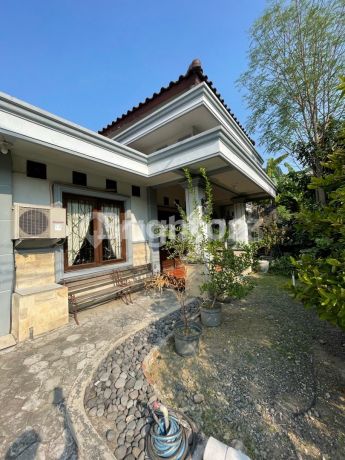 RUMAH BANGUNAN KOKOH STRATEGIS DALAM KOMPLEK WIYUNG BRANTAS PERMAI SURABAYA