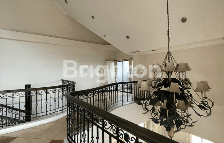 PENTHOUSE SEMI FURNISHED STRATEGIS SIMPANG TIGA ANTASARI MIDTOWN RESIDENCE SIMATUPANG JAKARTA SELATAN