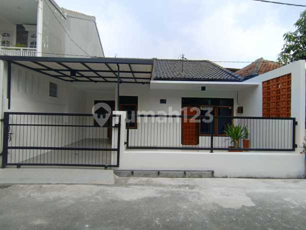 Ready-to-Occupy House in Santosa Asih 2 Complex, Bandung Ready-to-Occupy House in Santosa Asih 2 Complex, Bandung