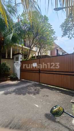 Mutiara Pejaten Townhouse - Exclusive Auction House, area 208m²