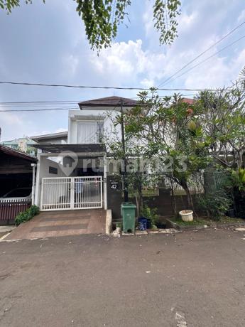 Rumah Moderen di Jl Loka Indah di Pancoran Rumah Moderen di Jl Loka Indah di Pancoran