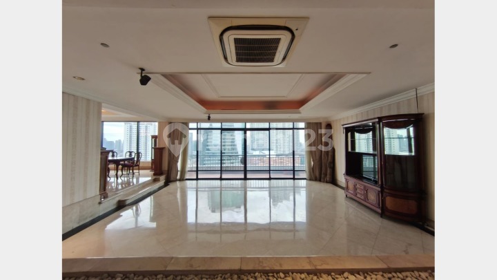 Jual Murah, Langsung ke Pemilik, Apartemen Cantik, Luas dan Nyaman dengan 4 Kamar Tidur di Sailendra Apartemen, Prime Area