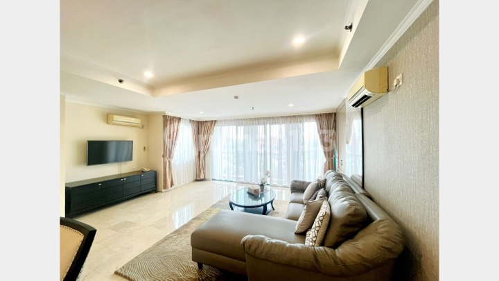 Ultimate Convenience 3 Bedrooms Unit, Well Maintained At Golf Hill Pondok Indah, Near To Jis