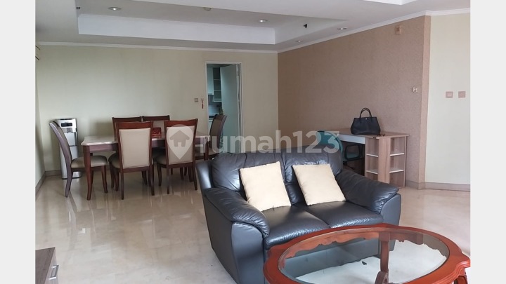 Jual Cepat, Apartemen Luas dan Cantik dengan 3 Kamar Tidur di Golfhill Terrace Pondok Indah