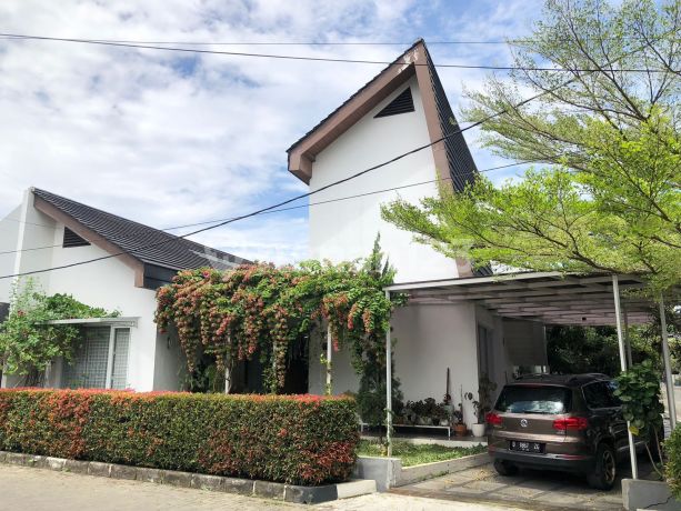 Rumah Gaya Unik di Kopo Safira Residence Bandung, Hook