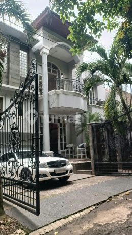 Rumah Mewah 2 Lantai Plus Basement Dekat Jambore Cibubur