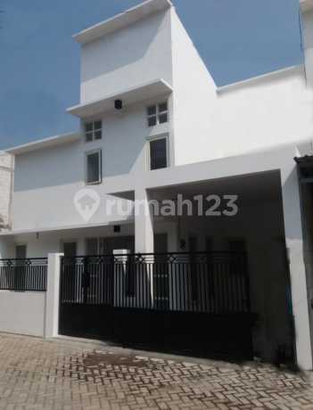 Rumah Full Renov Perumahan De Alamuda Residence Kebraon Surabaya