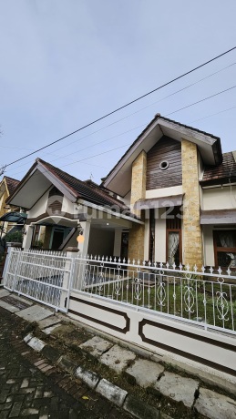 Rumah Bagus Semi Furnished SHM komplek Arcamanik, Bandung
