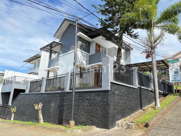 Rumah Bagus Semi Furnished SHM 2 lantai cluster Ujungberung view kota Bandung