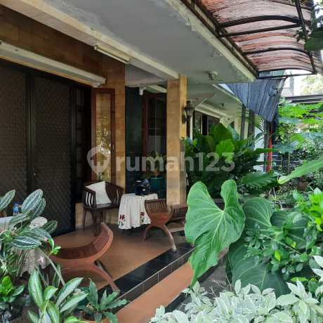 Murah ,Jual Cepat Rumah Asri Depan Taman Area Kebayoran Baru