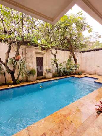 Rumah Furnished dengan Pool, Elegan, Siap Huni di Menteng Residence Bintaro