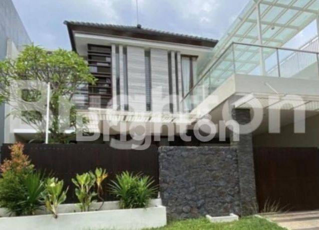 rumah bagus strategis daerah araya malang lokasi villa taman golf. Asri,tenang,aman.Lokasi ciamik arah djati lounge