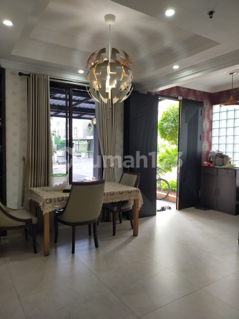 Two-Story Modern Tropical Cosmopark Townhouse Fully Renovated with Interior