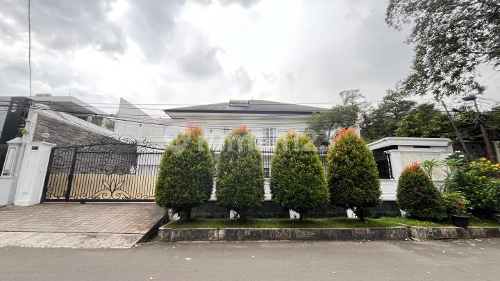 Tosiga Kebon Jeruk. Rumah Mewah Hitung Tanah Saja. Tosiga Kebon Jeruk. Rumah Mewah Hitung Tanah Saja.