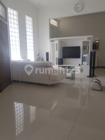For Sale: Main Road Hook House in Taman Holis Indah 1 - Suitable for Warehouse