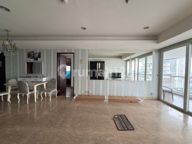 Jual Apartemen Royale Springhill 3Br 196 Meter Murah Jual Apartemen Royale Springhill 3Br 196 Meter Murah