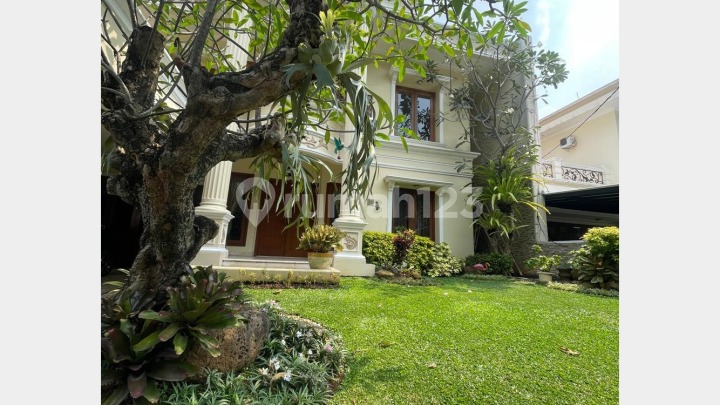 Dijual : Rumah asri 2 lantai di area cilandak, full furnished jati, siap huni