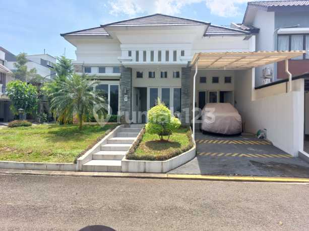 One-story corner house with a swimming pool in the Legenda Wisata housing estate, Cibubur.