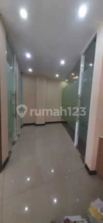 Dijual Office Lokasi Strategis Wolter Monginsidi Raya