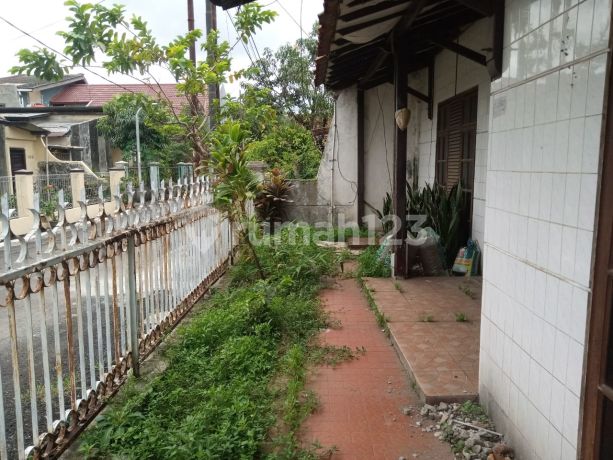 Dijual Rumah Hitung Tanah di Komplek Riung Bandung Dekat Yomart
