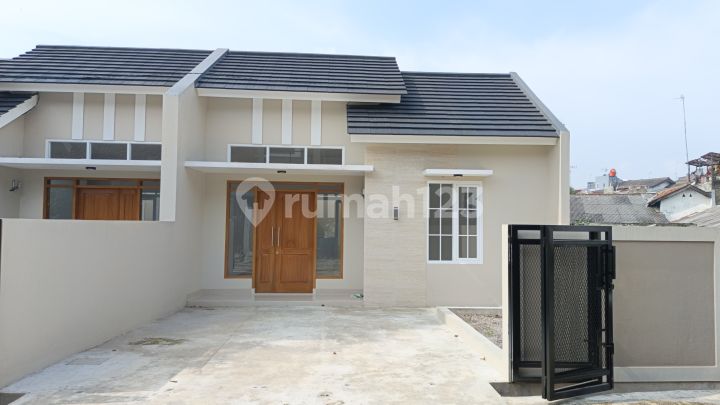 Rumah Bangunan Baru di Komplek Taruna Parahyangan Ujung Berung