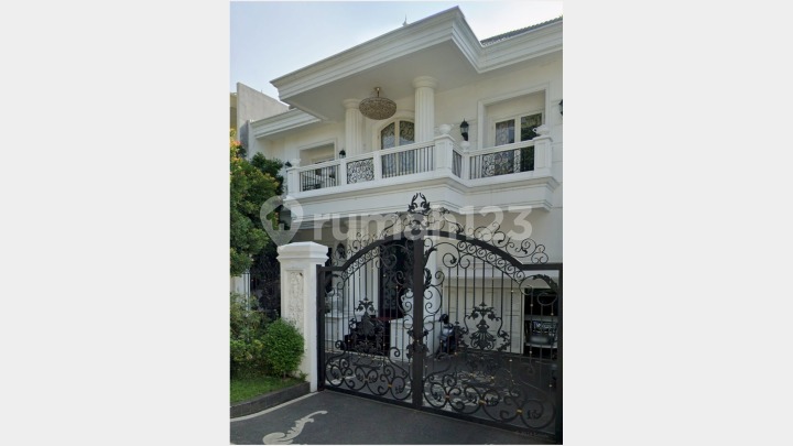 American Classic Style House in Pondok Indah Special Price