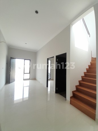 Rumah 2 Lantai Diserpong Dkt Stasiun dan Tol BSD Rumah 2 Lantai Diserpong Dkt Stasiun dan Tol BSD