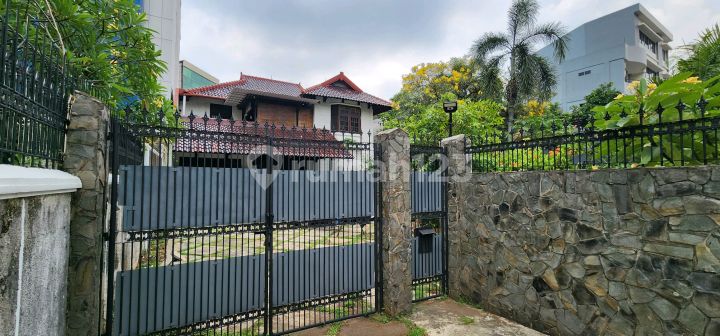 Rumah Hook Hitung Tanah Menteng Jakarta Pusat