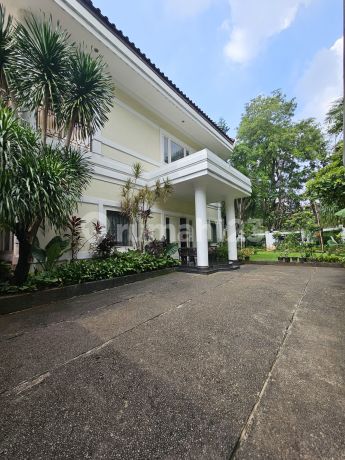 Rumah Siap Huni di Jl. Wijaya Kebayoran Baru Jalan Lebar, Strategis. Lt 850M2 Rp 63 M Nego Rumah Siap Huni di Jl. Wijaya Kebayoran Baru Jalan Lebar, Strategis. Lt 850M2 Rp 63 M Nego