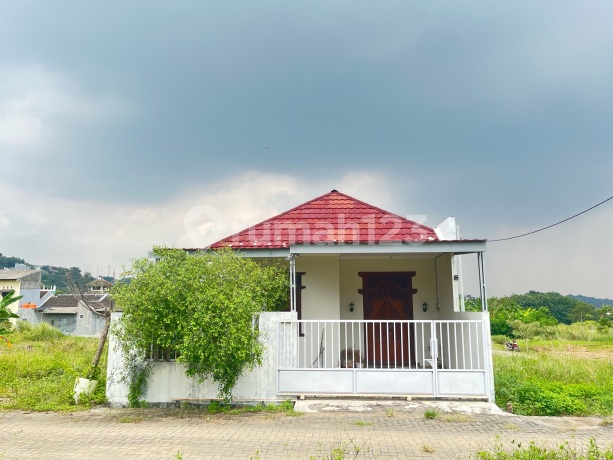 Rumah Gaya Etnik Modern Full Furnish Tembalang Sendangmulyo
