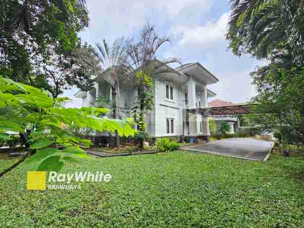 Rumah di Kebayoran Baru, Jakarta Selatan, di Hook, bisa Parkir 14 Mobil