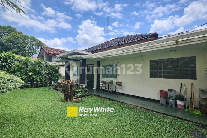 Rumah di Cipaku, Kebayoran Baru, Lokasi Strategis, Bebas Banjir