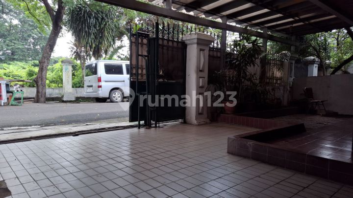 Rumah Dengan Lokasi Bagus Di Tebet