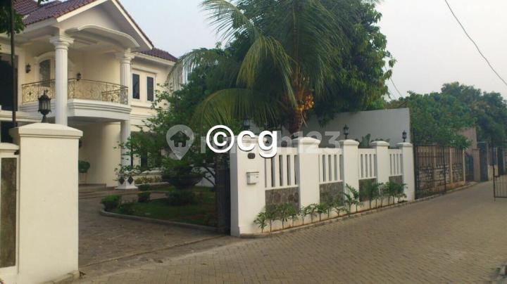 Jual Rumah di Komplek Yang Tenang di Griya Torina Bintaro, Lokasi Strategis