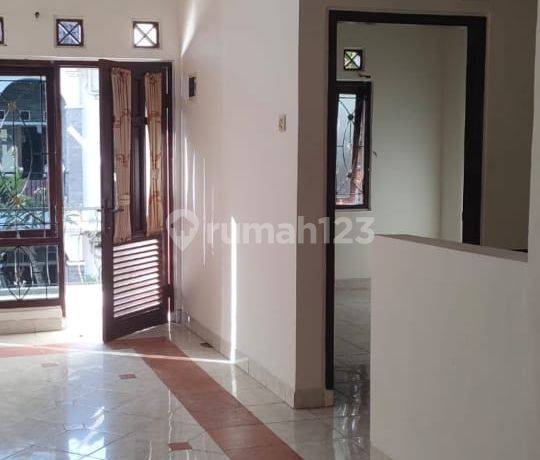 Rumah Lantai 2 Di Sekar Tunjung Gatsu Timur Dekat Living World 