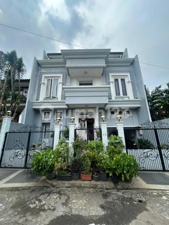 For Sale American Classic House, Building Still in Very Good Condition in Taman Gadaria, South Jakarta.