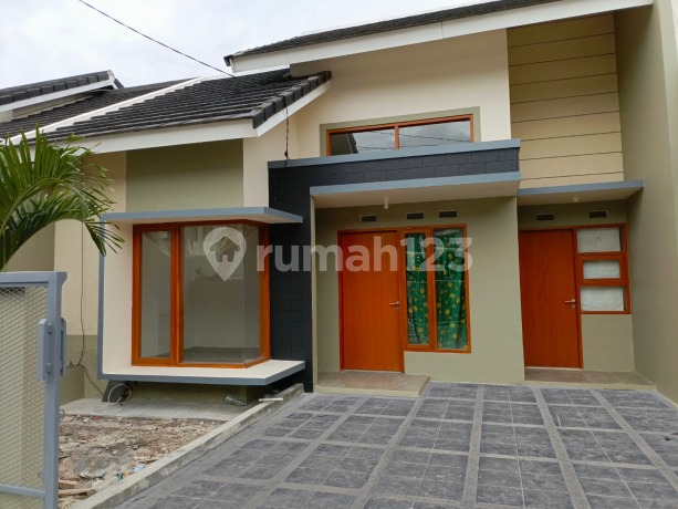 Modern minimalist house in the enchanting Ciganitri Bojongsoang complex, Bandung.