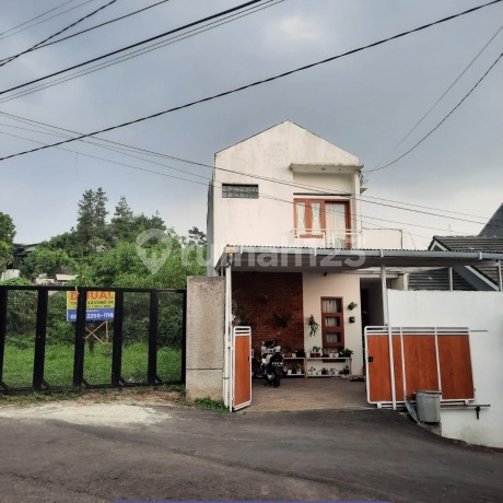 Dijual Rumah Strategis di Pasir Impun Bandung, Nyaman & Terawat