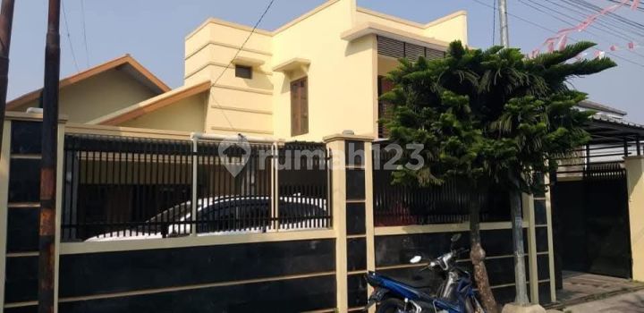 Rumah Komplek Sauyunan Semi Furnished Strategis Dekat Pintu Tol Kopo