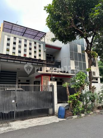 Rumah 2 Lantai Siap Huni di Kalisari Akses Utama