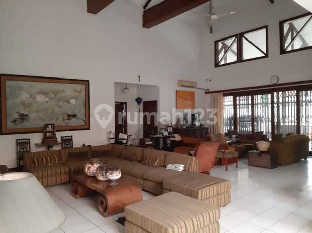 Rumah Luas di Jakarta Selatan