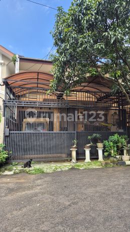  Dijual Rumah 2 Lantai Siap Huni di Komplek Istana Regency 2 Bandung