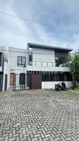 DIJUAL SUPER CANTIK RUMAH NEW GRESS SCANDINAVIAN GAYUNG KEBONSARI! DIJUAL SUPER CANTIK RUMAH NEW GRESS SCANDINAVIAN GAYUNG KEBONSARI!