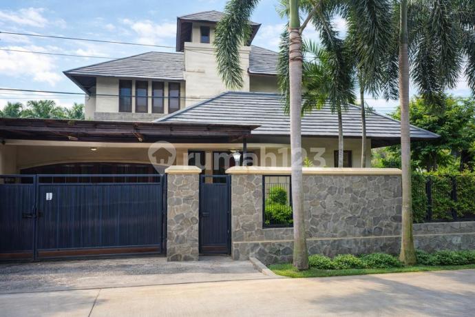 Di Jual Rumah Mewah dengan Pool, Gallery Style,Full Marble 500M ke LRT Harjamukti Cibubur