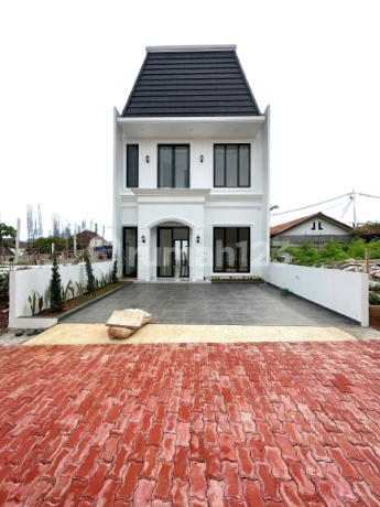 Neo Classic House At Jatibening Bekasi Near LRT Station & Toll Gate