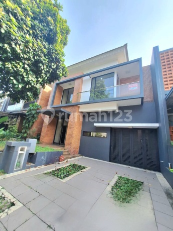 Beautiful Ready-to-Occupy Lush House at Discovery Residence, Bintaro Jaya Sector 9