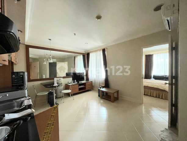 Sewa Apartemen Batavia Benhil 1 Bedroom Lantai Tinggi Furnished