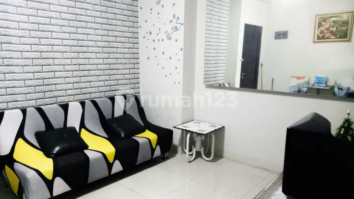 Disewakan Apartemen Cosmo Mansion 1 Bedroom Lantai Tinggi Furnished
